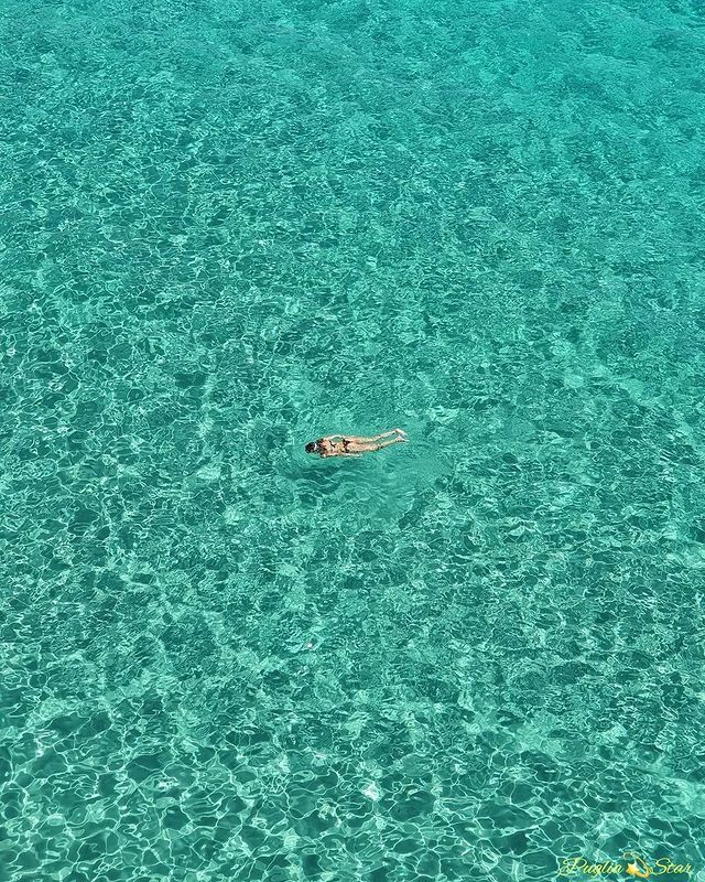 Quanti di voi vorrebbero essere esattamente qui in questo momento? 🌊
Queste sono le acque di baia Morrone, sulla costa nord di Otranto.

#WeAreinPuglia

📸 <a href="/antonyjord/">Antonio Mendez</a>