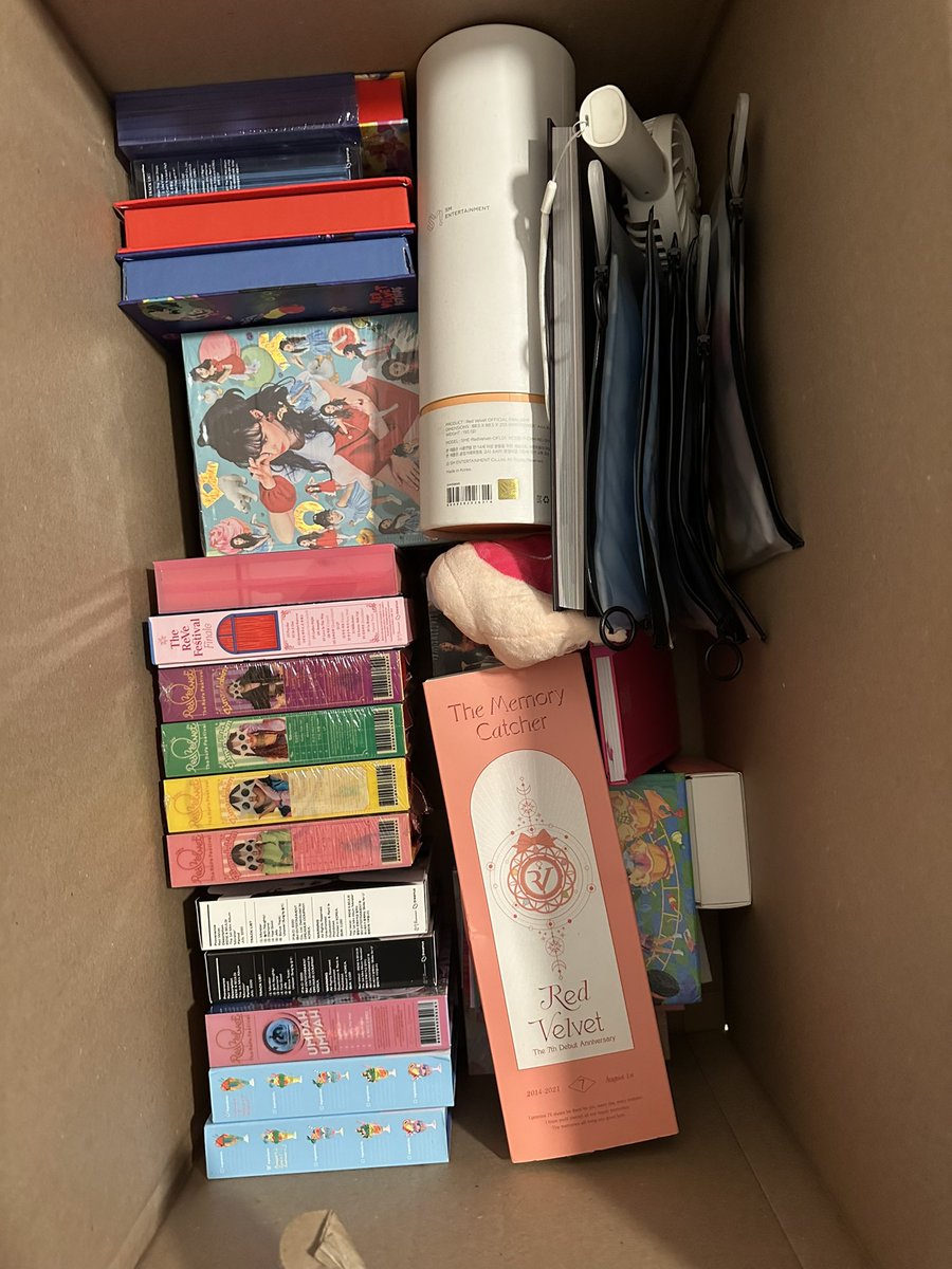 neshiba17's tweet photo. I'm selling all of my red velvet collections. I unfortunately have to let them go 😢

US only https://t.co/mta1iI6JjD