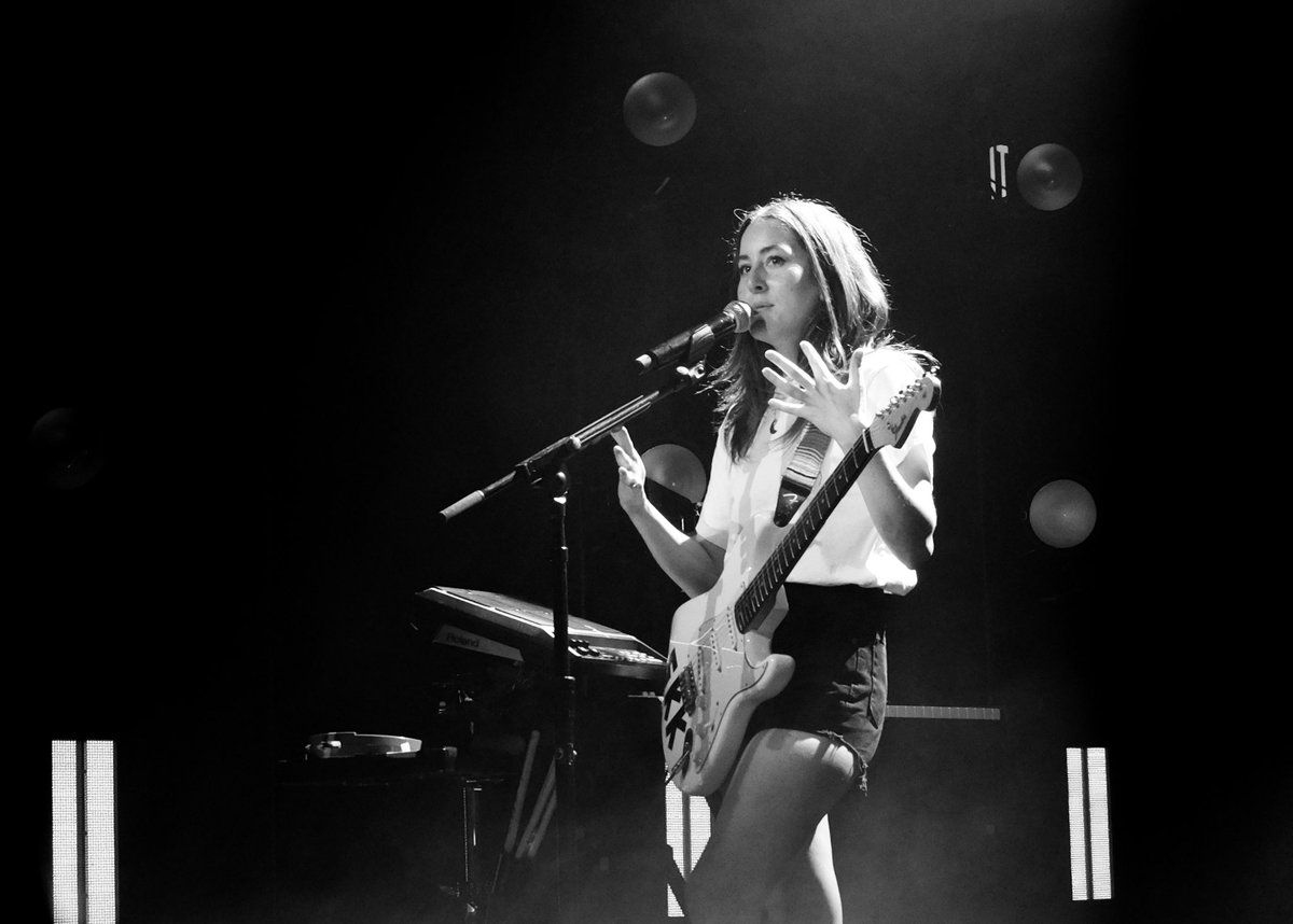 photosby_ali_'s tweet photo. One more Haim.. photos (from night 1 and 3) 🫶🏼 #DaysAreBack 🤘🏼 https://t.co/VDPOnCAMeR