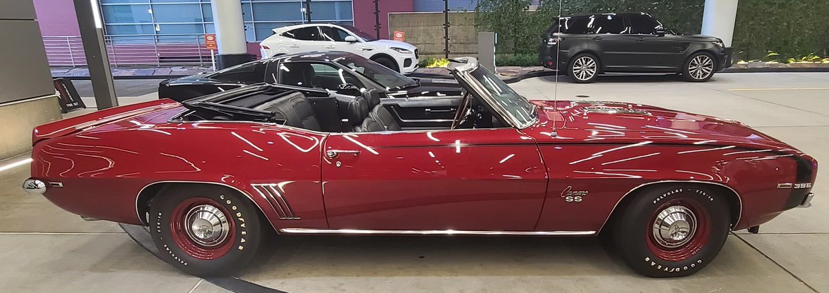 DennisCGarcia's tweet image. Nice to spot a sharp-looking #ChevyCamaro while in #Bellevue #Washington