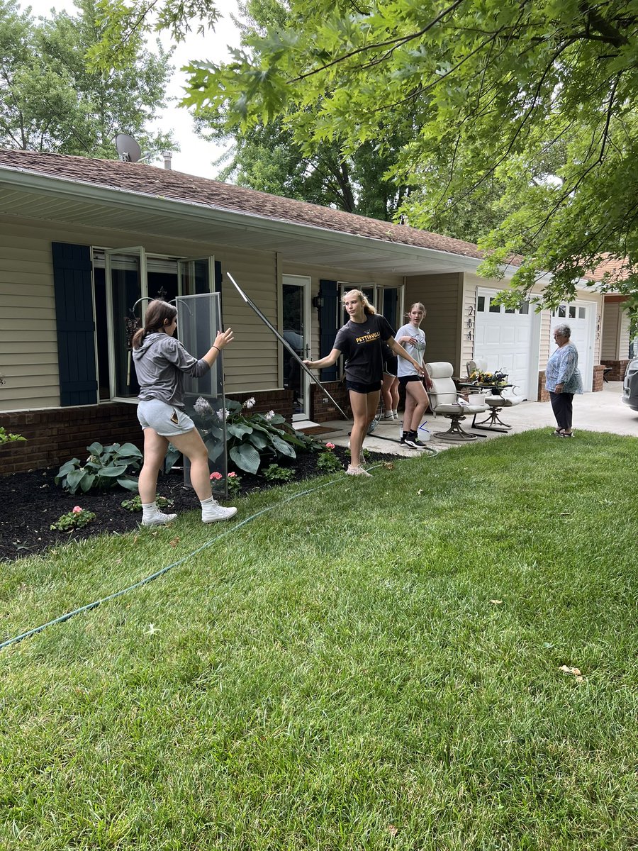 Pettisville Volleyball Community Service Day - Giving back to the community that always comes out and supports! ❤️ Washing windows, weeding, mulching, etc filled our morning.  #pettisvilleproud #volunteeringisfun
