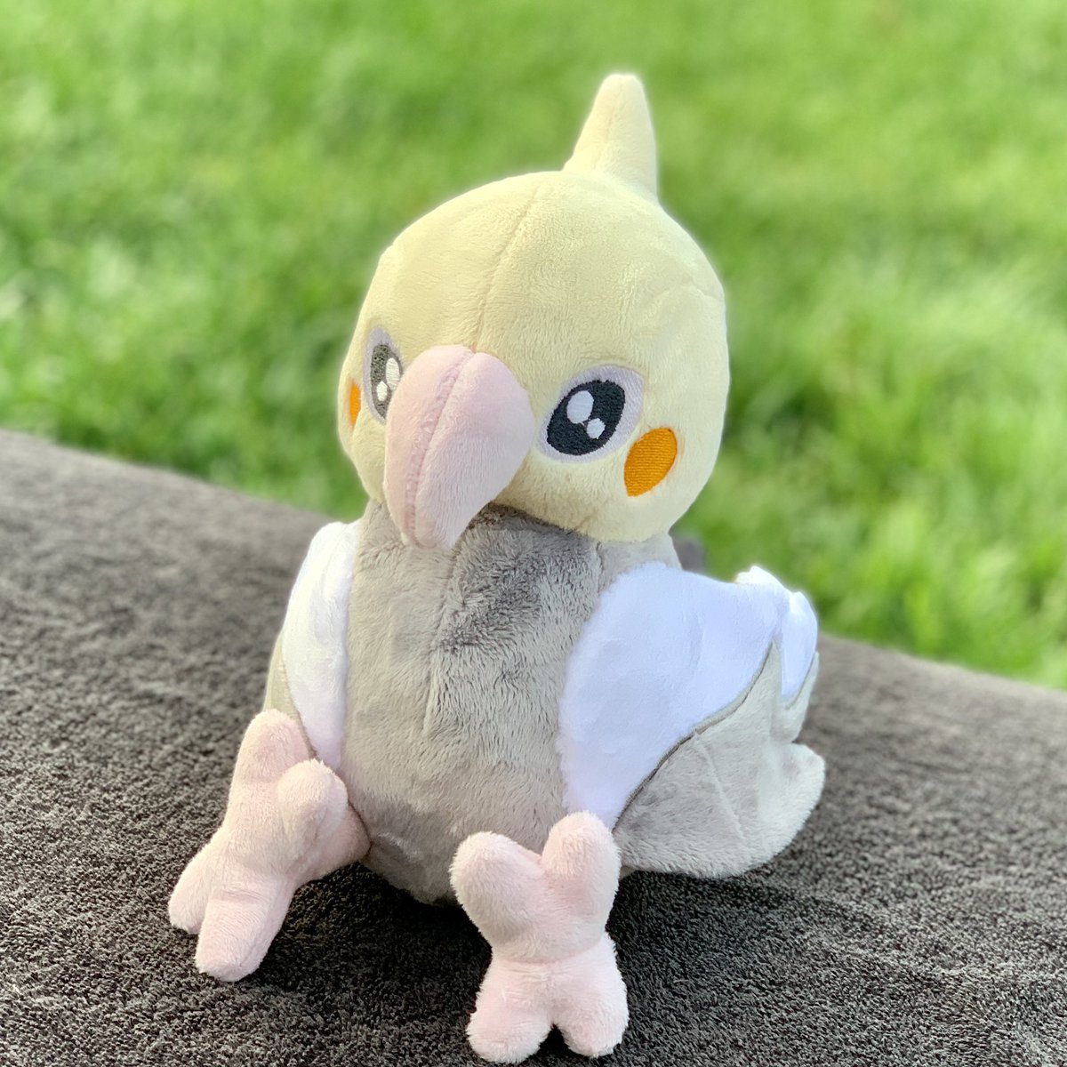 Finished a lovely cockatiel today 🪽using a pattern by <a href="/CholyKnight/">Sew Desu Ne?</a> 
These birds are so enjoyable to make, I really want to try a fluffy one next!