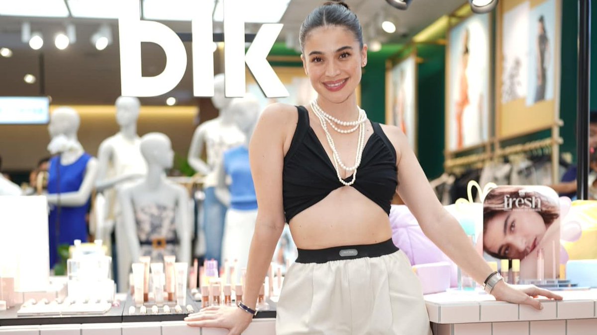 MBLifestyle's tweet photo. SPOTTED: Anne Curtis at the launch of Maisonette in Power Plant Mall. Just for today, 10% off on select items from brands Happy Skin, blk cosmetics, R.A.F., recess, and Tili Dahli. Yardstick is also available to serve snacks and drinks.
#MBLifestyle #annecurtis https://t.co/HSgbZ8myAW