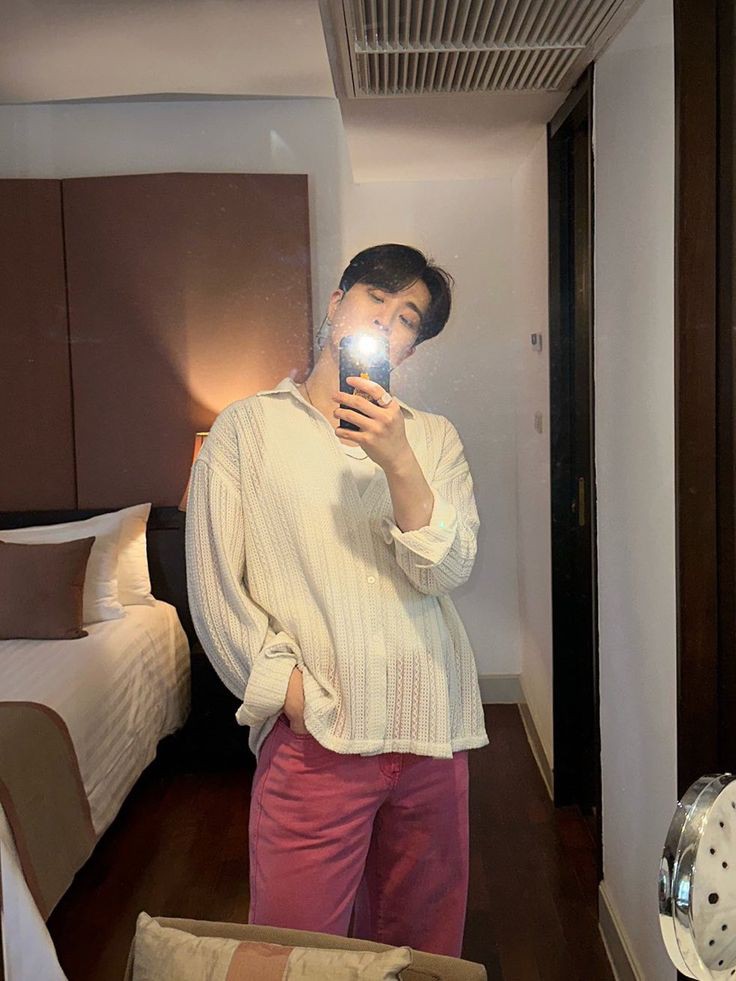 GOT7_MENTIONS's tweet photo. Viernes de youngjae, foto frente al espejo 🌙💚
#Youngjae #영재 @GOTYJ_Ars_Vita
#GOT7 #갓세븐 @GOT7Official @GOT7 https://t.co/XNqNRdIrlF