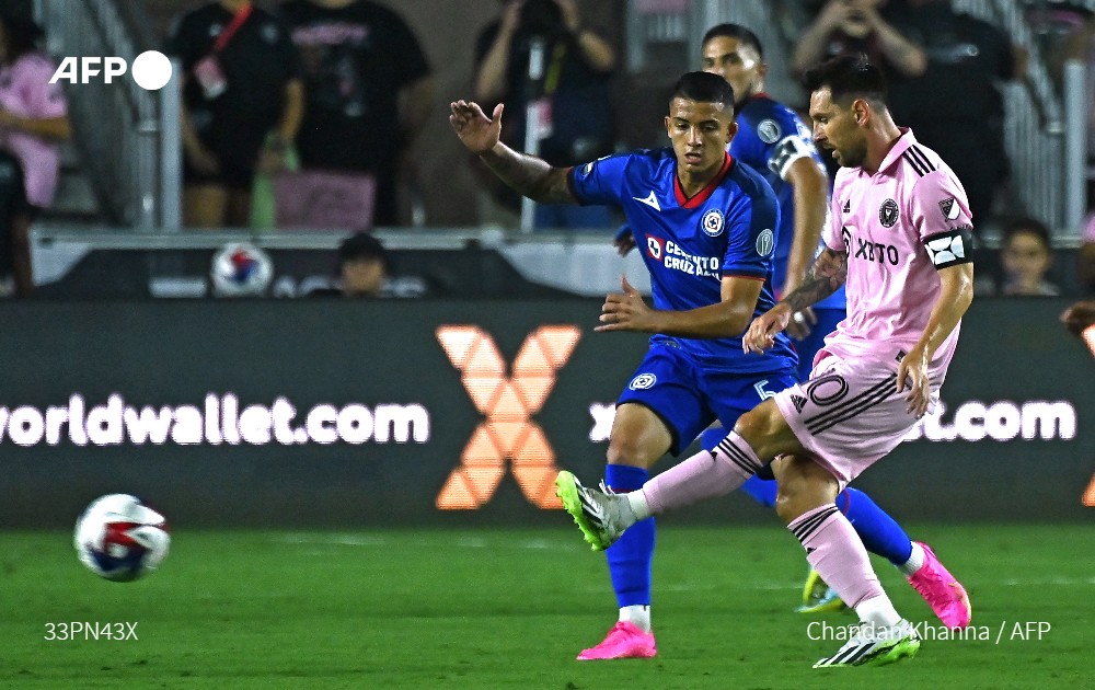 #BREAKING Lionel Messi scores the winning goal in the final seconds of stoppage time in debut for Inter Miami