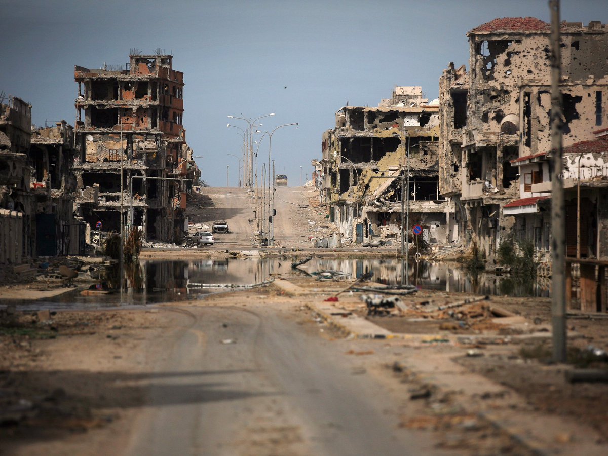 DD_Geopolitics's tweet image. The US War Powers Act states that a president must seek congressional approval after waging war for 90 days.
After bombing Libya for 7 months in 2011, the Obama administration stated that the Act did not apply because they weren't really at war.
When pressed again, the White…