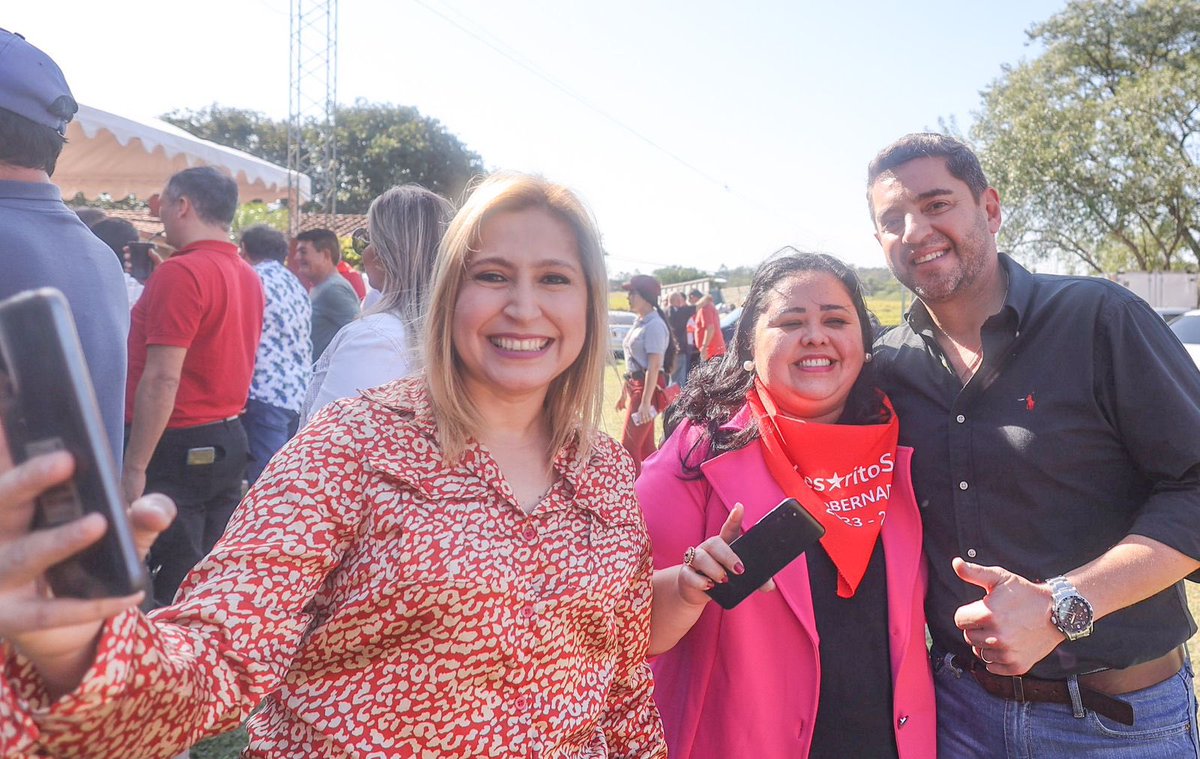 AllianaPedro's tweet photo. Muchas felicidades al electo gobernador de Guairá @CesaritoSosaCLS. Gracias por la invitación a este gran encuentro con correligionarios para festejar este día y reafirmar nuestro compromiso con el futuro de nuestro pueblo. https://t.co/ZeM4axTFOr