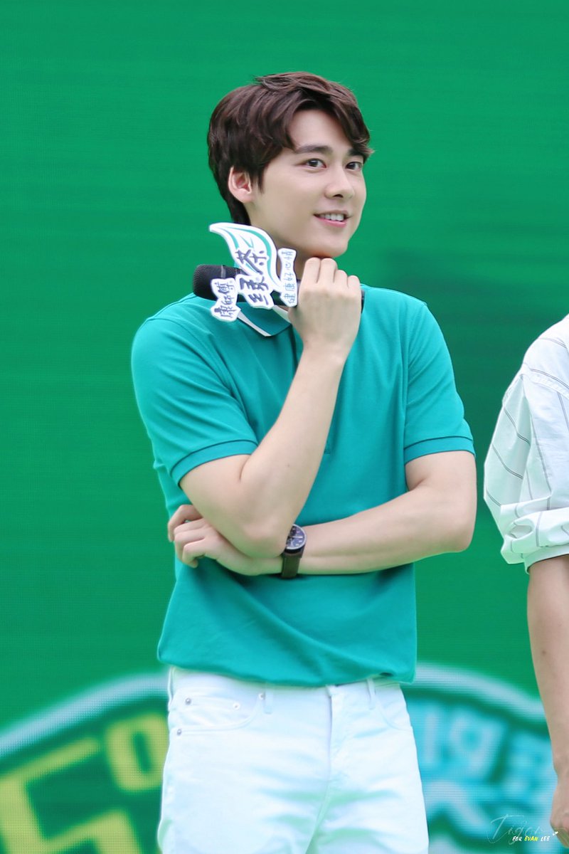 Tiger_4E's tweet photo. Like a breeze in summer. 🌱@李易峰 
【Tiger_4E exclusive】【no re-edit，no commercial use, pls take out with credit】

 #LiYifeng #李易峰 #LYFENG #lyf  #이역봉 #หลี่อี้เฟิง #LýDịchPhong #loveyouforever #リー・イーフォン https://t.co/WDtxEZN8IY