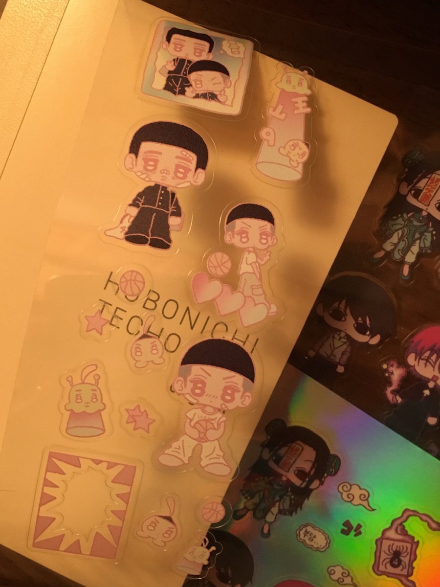 #RT 추첨 한 분께 원하는 스티커 나눔합니다

제가 너무 설렌 나머지 손을 떨며 가위질을 해버려서… 좀 많이 울퉁불퉁합니다 (스티커에는 이상 없습니다) 
이 부분 감안하여 참여해 주시면 감사하겠습니다🌀