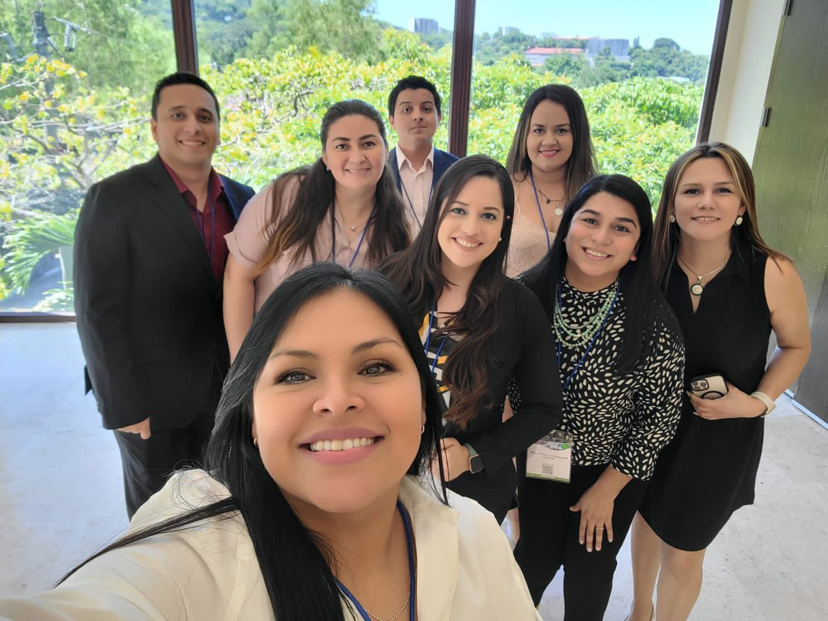 Miriampenado's tweet photo. Congreso medicina interna. Hospital Nacional Saldaña https://t.co/8aZs7job7w