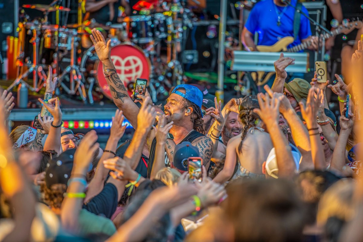 Michael Frantz puts on the most amazing show. Check out my musings and photos on a sweltering night in Wilmington. Link in Bio. 

jamandtoast.live/f/michael-fran…