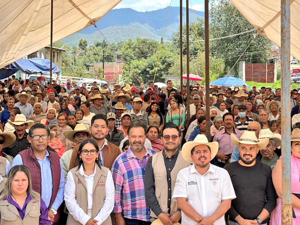 avazquezpi's tweet photo. Entre ayer y hoy instalamos 8 comités más en sucursales del @bbienestarmx en #Michoacán.
Todas y todos los beneficiarios de #ProgramasPrioritarios tendrán una tarjeta 💳 para acceder a su dinero de forma rápida, transparente y sin intermediarios, en cualquier sucursal del país. https://t.co/dE2RB09Aj7