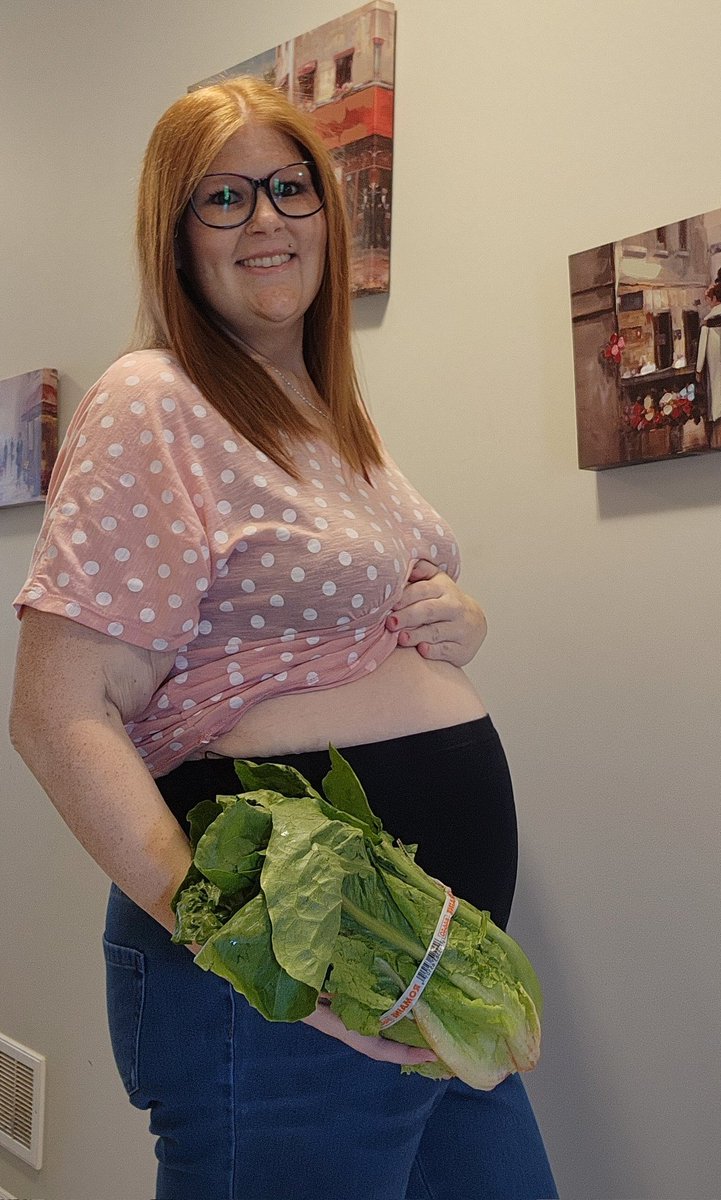 Mama & her baby 🥬  #pregnancy #babyoutsidergrowing #mamatobe #36weekspregnant #enjoyingthejourney #mixedbaby #weeklybabysizeupdate #babyromainelettuce #thebumpisbumping #readytopop #lessthanamonthtogo #9monthspregnant