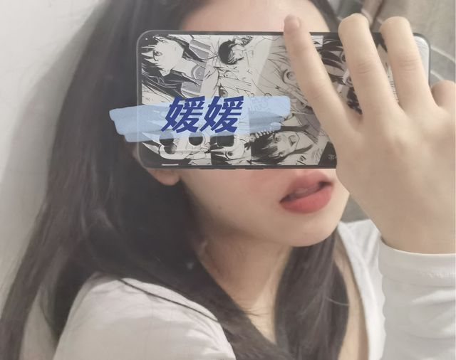 weiweij04's tweet photo. 我問風扇我醜嗎？
它搖了一晚上的頭😂😂 https://t.co/RdcmWijPzd