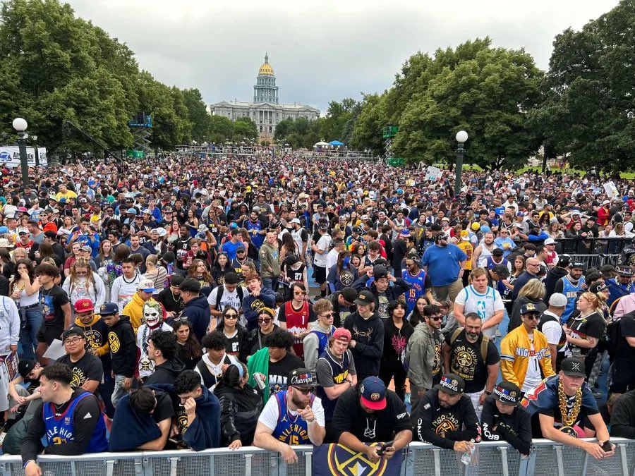 BarstoolDenver's tweet photo. The Mile High City and it’s not even close. https://t.co/FJ9BJPkWwV