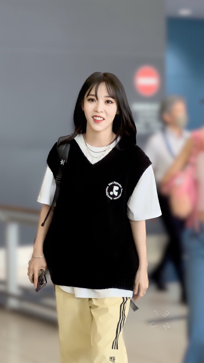 lune__oo's tweet photo. 230722 중부국제공항

🥹

#마마무 #문별 #MAMAMOO #MOONBYUL https://t.co/cVpOBYk5tR