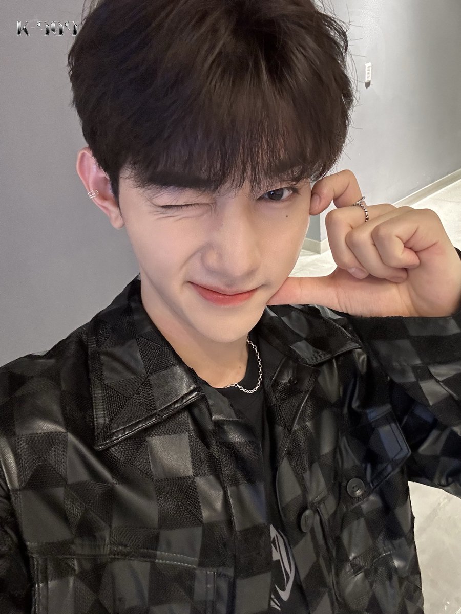 jtbc_K909's tweet photo. [#구공구픽]

230722 9️⃣0️⃣9️⃣ 미리보기 * ˎˊ-

K-909 본방은
오후 4시 40분 JTBC에서♡⁼³₌

인스타그램
@jtbc_K909

에서도 사진을 만나보실 수 있습니다💌

#K909 #KPOP
#ZEROBASEONE #ZB1
#제로베이스원
@ZB1_official https://t.co/4o0vCSnbtq