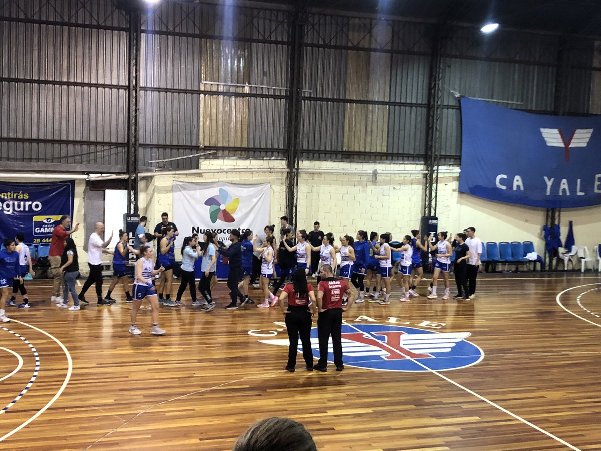 🤩 Yale y otro punto disfrutable en LFB. 
• Defensa zonal 1-3-1 deluxe.
• Agustina Bazán jugó como si hubiera nacido en Gallinal y Requena.
• Barragán / Carretero recambios de lujo.

😎 Ya dejó de ser revelación. Es un equipo solidario y sin egoísmos. Juega bien.

Chapeau.