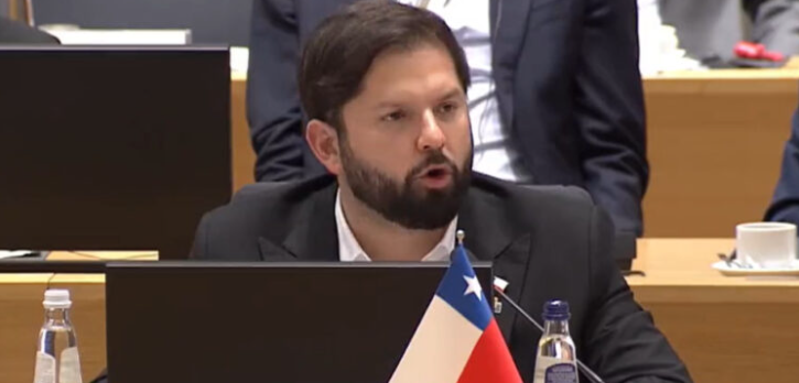- Presidente Gabriel Boric destaca en la cumbre de Bruselas por su coherencia y defensa de los derechos humanos en Latinoamérica 

- En la reciente cumbre CELAC UE llevada a cabo en Bélgica, el Presidente chileno Gabriel Boric ha destacado por su firmeza y coherencia en su actuar