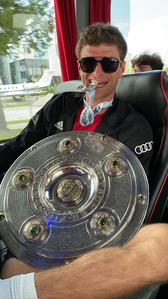 nouveaupharaoon's tweet photo. Je viens de penser à quelque chose d’effrayant ,

On a jamais entendu de rumeur de transfert sur Thomas Muller 😳 https://t.co/TQ3oUBHKgE