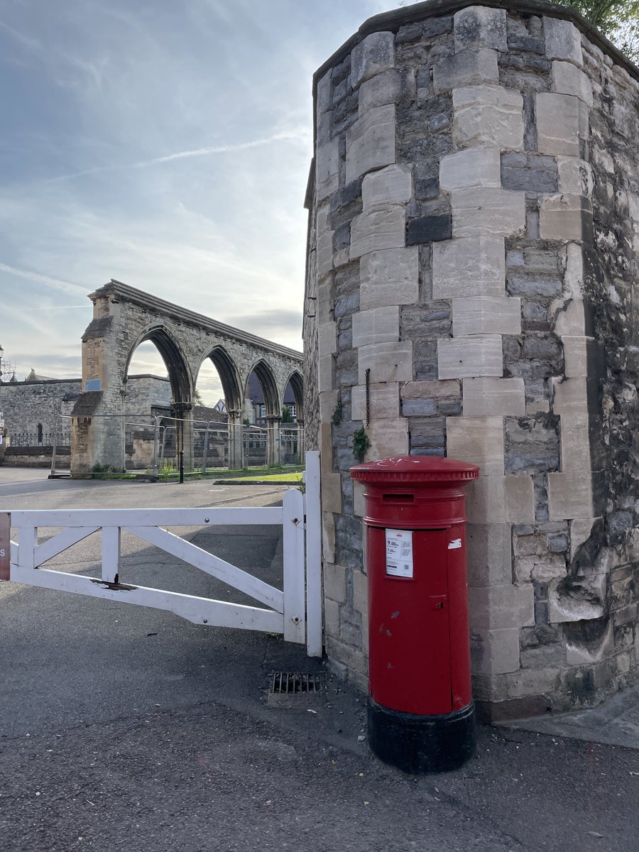 MeredithCatrin's tweet photo. Pics on the run for #PostboxSaturday , with fine stonework backdrops in Droitwich and Gloucester. May even manage to pop some post in one of them in the coming week.... https://t.co/EkGrTCOSnf
