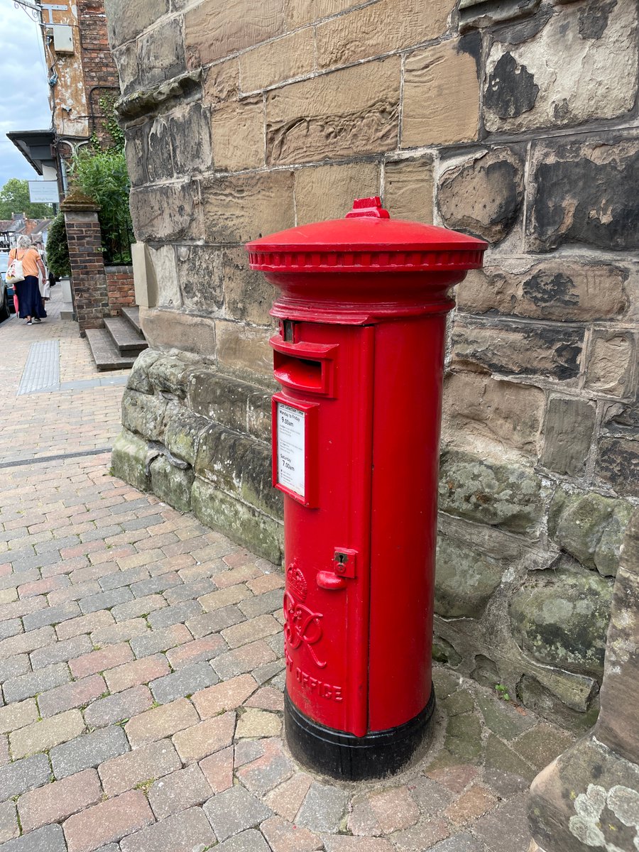 MeredithCatrin's tweet photo. Pics on the run for #PostboxSaturday , with fine stonework backdrops in Droitwich and Gloucester. May even manage to pop some post in one of them in the coming week.... https://t.co/EkGrTCOSnf