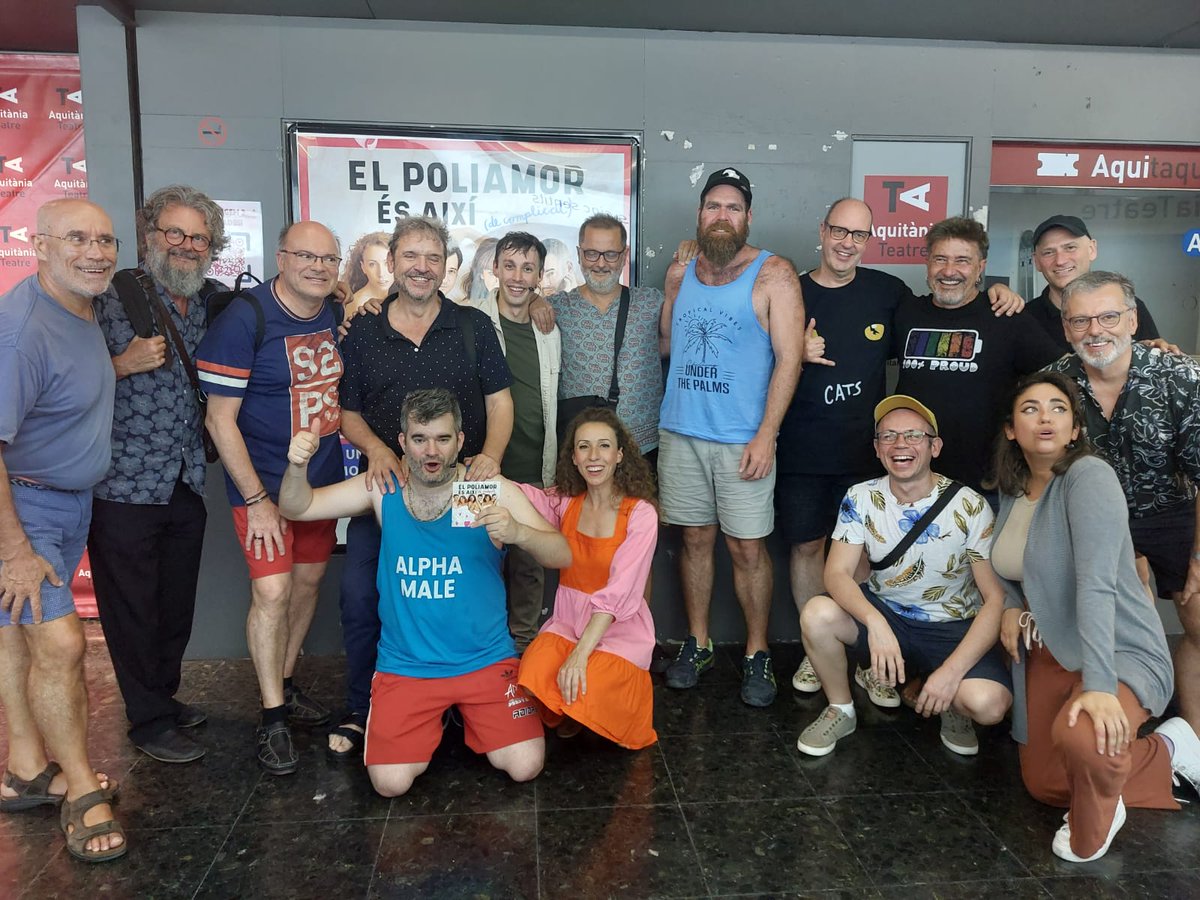 🎭🎶 <a href="/GeneracioDM/">Generació de Merda</a> a l'<a href="/aquitaniabcn/">AQUITÀNIA TEATRE</a> amb "El poliamor és així"... una colla ben boja, divertida i total!!! Amor absolut. 
🤗 Aneu-hi que el divendres vinent fan la última actuació!!!
#TreuLaLlengua pel #TeatreEnCatalà