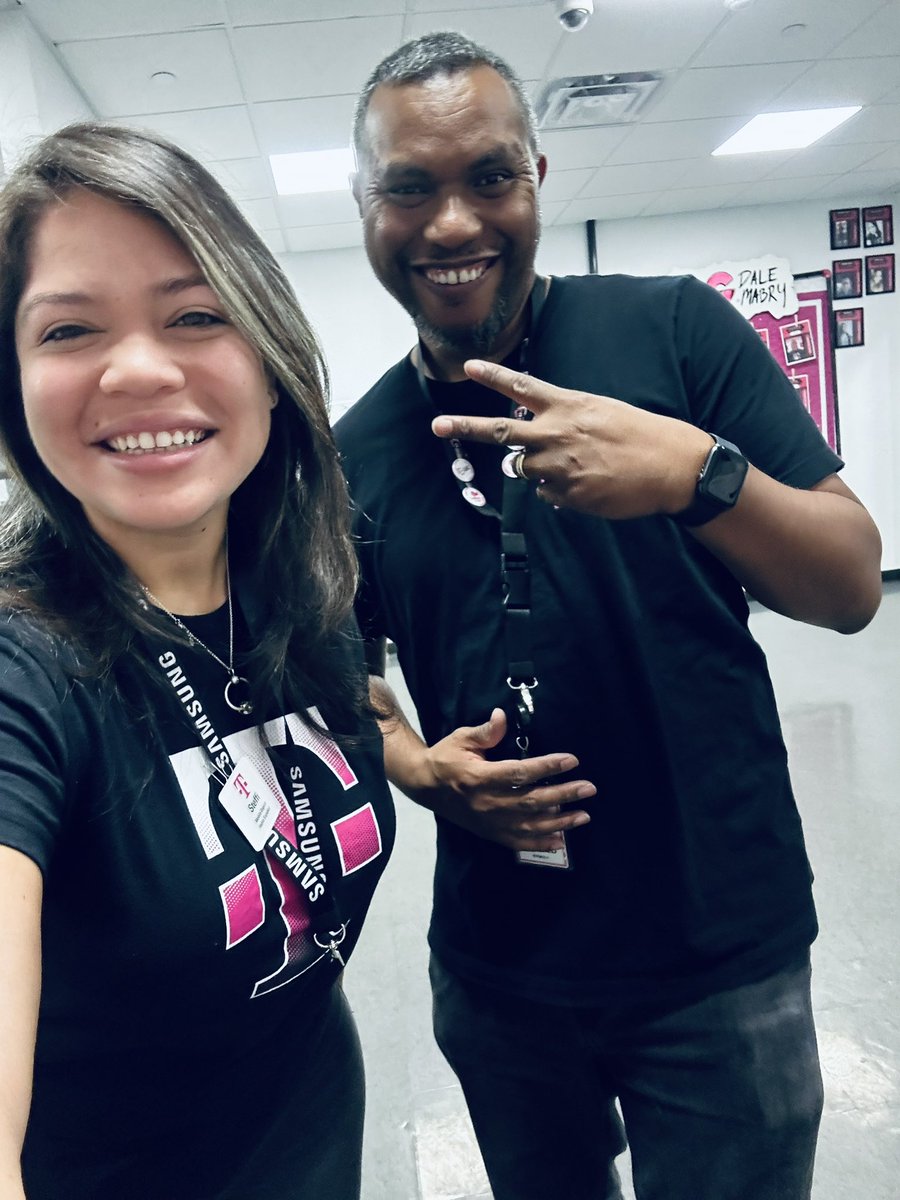 SteffiCarrascal's tweet image. A blast from the past 😎
Happy to finally have you at the store! 

#OG #Goodoldays #TFCdays