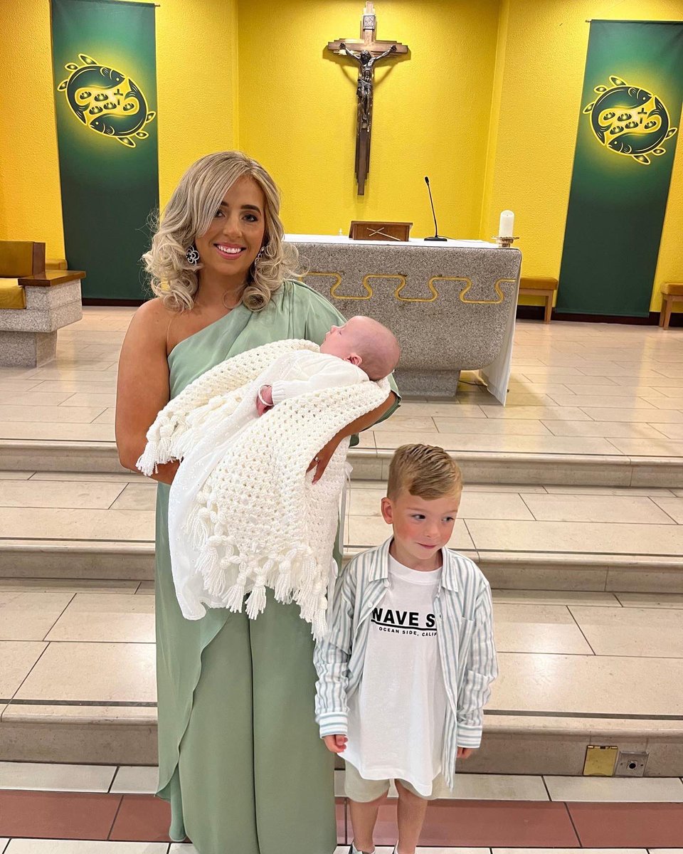 leydon_laura's tweet photo. The luckiest mummy to my two boys💚 https://t.co/vmifldipno