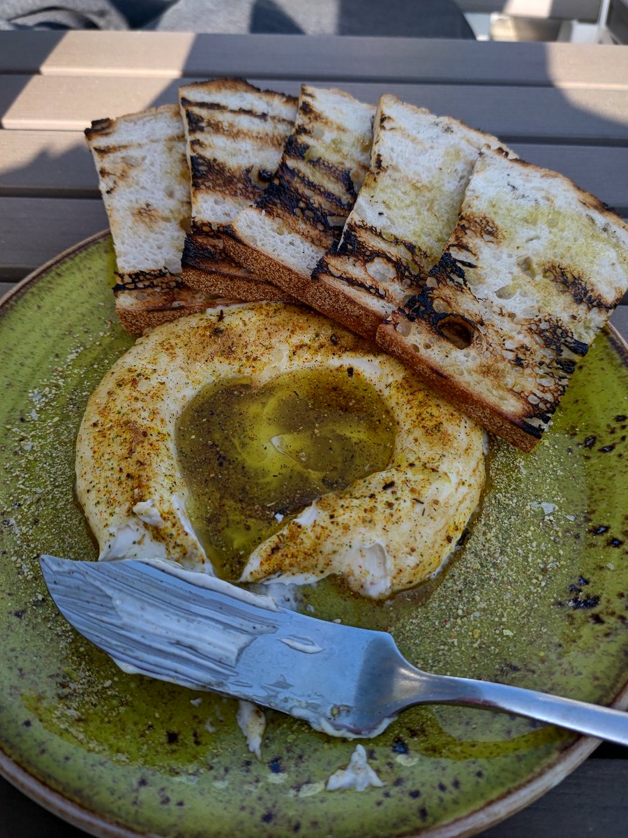 mastcellgeek's tweet photo. @ruchisgupta @cfaarnu I am avoiding rush hour traffic at Windwoods eating this toast and mishmash that I have been craving since the gala dinner. https://t.co/AOAopBHLHf