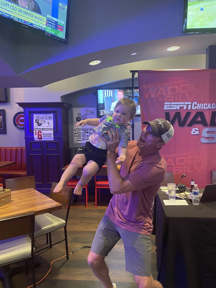 cm23sg's tweet photo. @TWaddle87 still has hands!!! Go Bears!!! #GoBears  @WaddleandSilvy https://t.co/G8XkqLR2AV