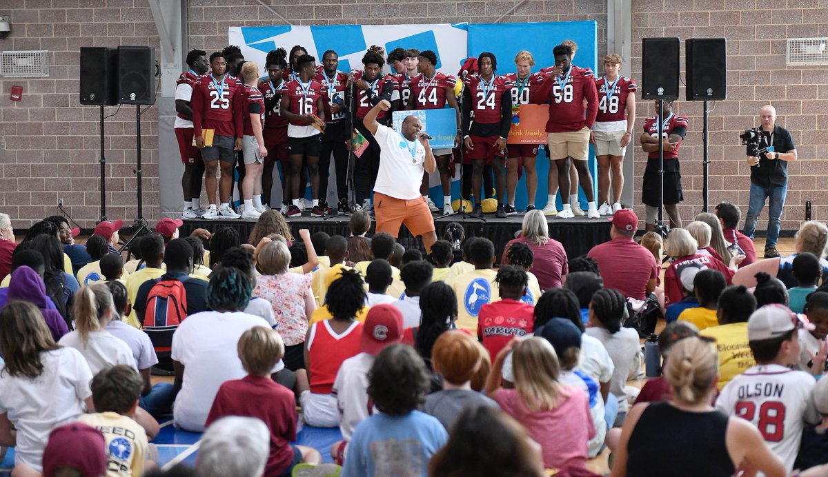 Gamecock Athletics (@gamecocksonline) on Twitter photo Today was all about making good reads.
<a href="/GamecockFB/">Gamecock Football</a>'s freshmen took part in their annual Pigskin Poets community service reading event hosted by the Richland County Library at the Drew Wellness Center in Columbia.
📰: bit.ly/3rIhLdA
#Gamecocks I #ForeverToThee Today was all about making good reads.
<a href="/GamecockFB/">Gamecock Football</a>'s freshmen took part in their annual Pigskin Poets community service reading event hosted by the Richland County Library at the Drew Wellness Center in Columbia.
📰: bit.ly/3rIhLdA
#Gamecocks I #ForeverToThee