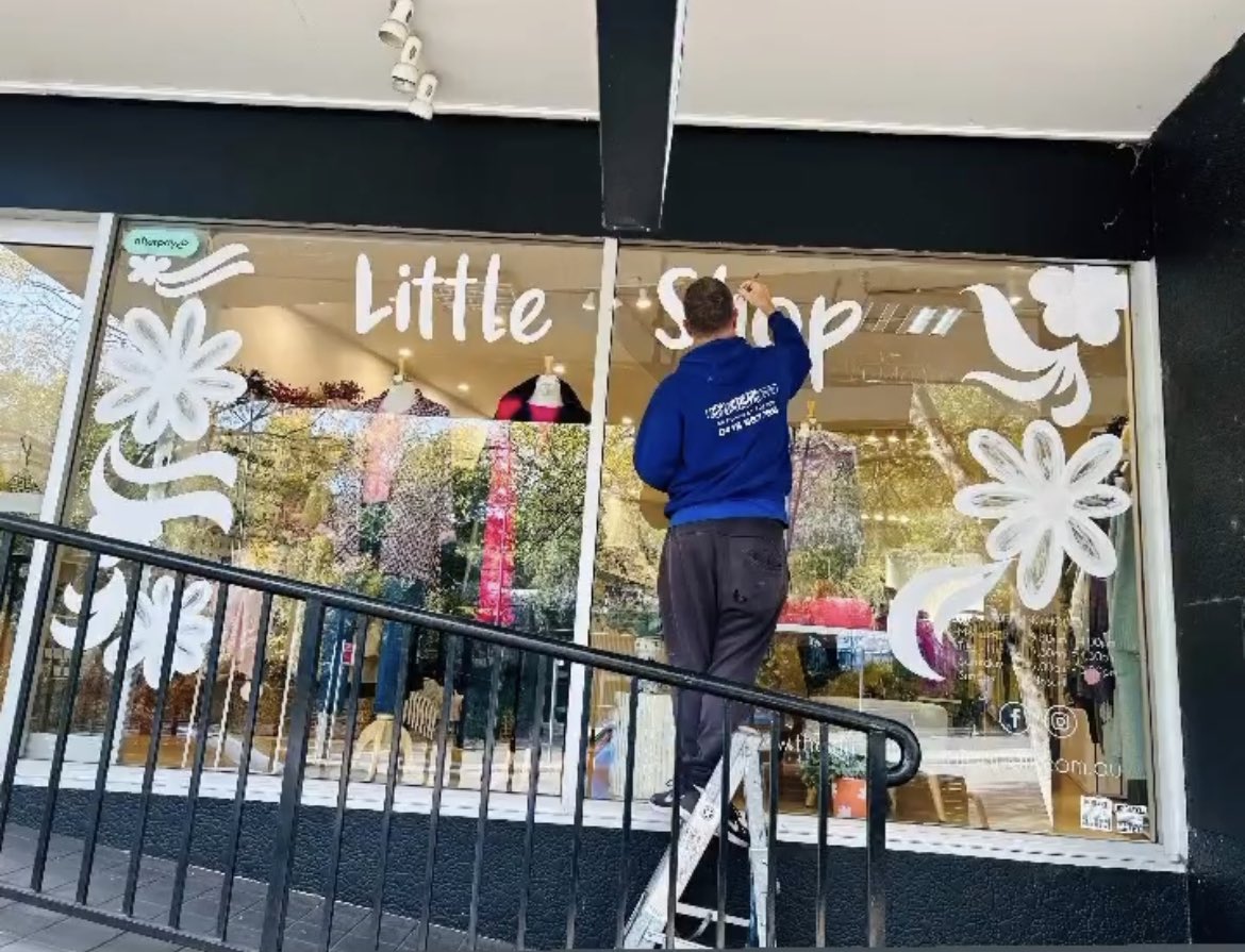 camojohnston's tweet image. #signwriter old school skills that still pays the bills #signwriting #handpaintedsigns by #cjssigns