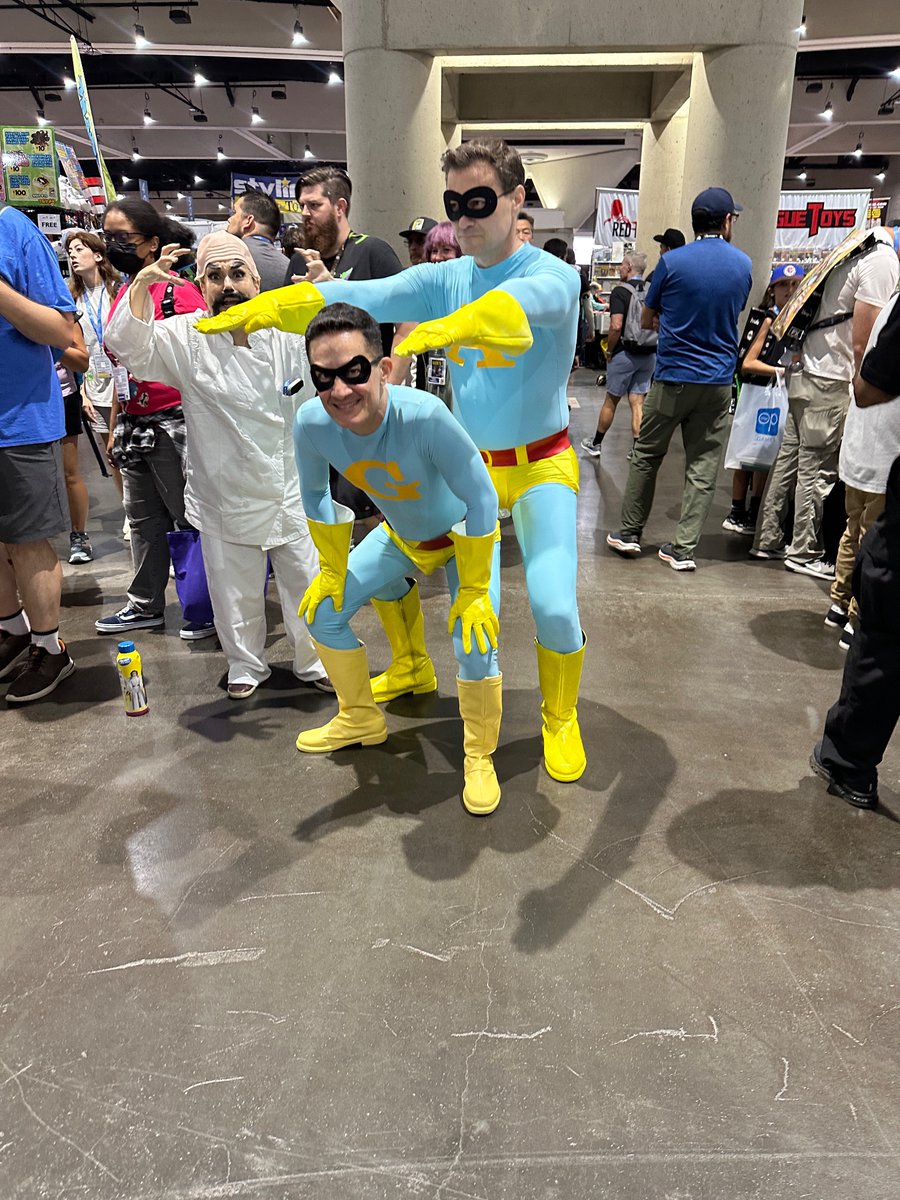 micheletierra's tweet photo. Look who stopped by #sdcc Comic Com! #SNL https://t.co/qSL1Vwbwuj