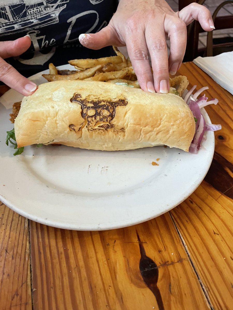 DouginTX's tweet photo. I need more pirate themed restaurants that brand their food with a skull and crossbones. #Blackbeards #FridayVibes https://t.co/Z9zY4Y1Bw7