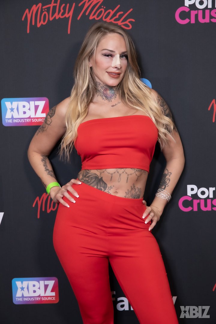 Stephanie Love on Twitter: "My best red carpet look 😂😂😂😂😂😂😂😂😂😂😂😂 https