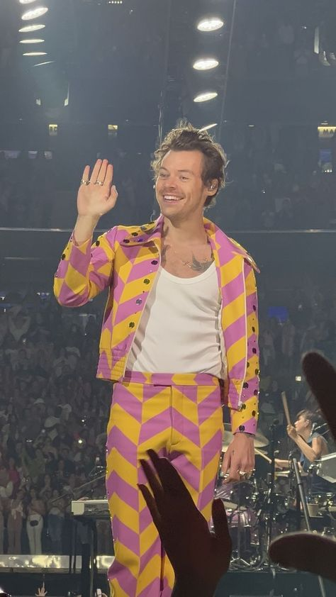 oBvIoUsLy_penni's tweet photo. 8th of september. 2022. 

new york city, u.s.
~ madison square garden https://t.co/ufCFKuzX6e