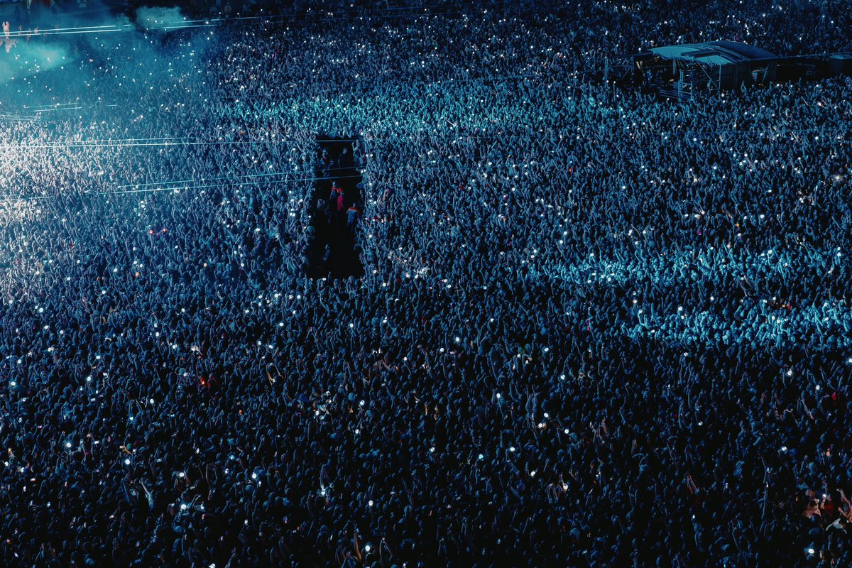 On ne pouvait pas imaginer une plus belle tête d’affiche pour conclure cette première journée à #LollaParis. Merci pour tout <a href="/Stray_Kids/">Stray Kids</a> 💕 ! Et merci aux nombreux Stays parfois venu·e·s de très loin pour assister à ce concert exclusif ! #Lollapalooza #StrayKids