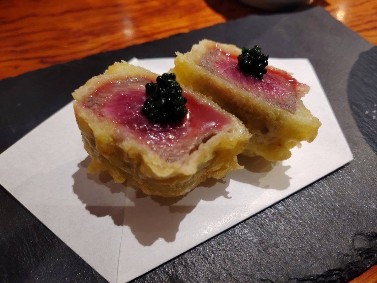 cryptor05's tweet photo. [高円寺・KITSUNE]
愛知県に本店がある天ぷら居酒屋さん。値段は安いのに本当に美味しい。

1000円以上のメニューがそもそもなかったと思います。芋も紅ショウガも肉も魚も野菜もとにかく美味しい。
西東京方面では次もここに行きたい。

#KITSUNE #高円寺 #天ぷら https://t.co/cvUOvxnuID