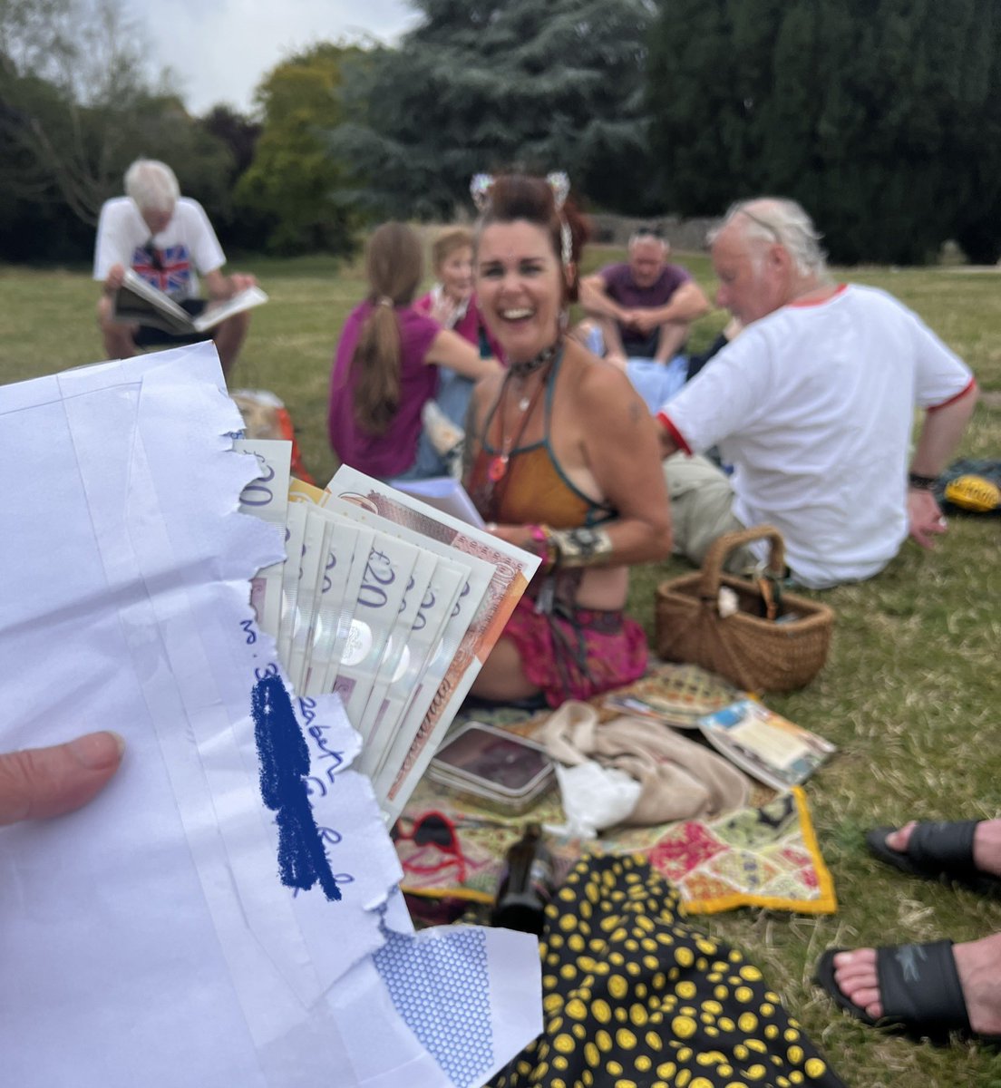 tarynabell's tweet photo. @mattletiss7 I invited one of my clients to our Stand in the Park reunion on 8th July - with her cash payment for the work Iโd done. ๐
#longlivecash
and my latest website project:
https://t.co/G7Ct1h5iYn https://t.co/Bzfs0rk6kD