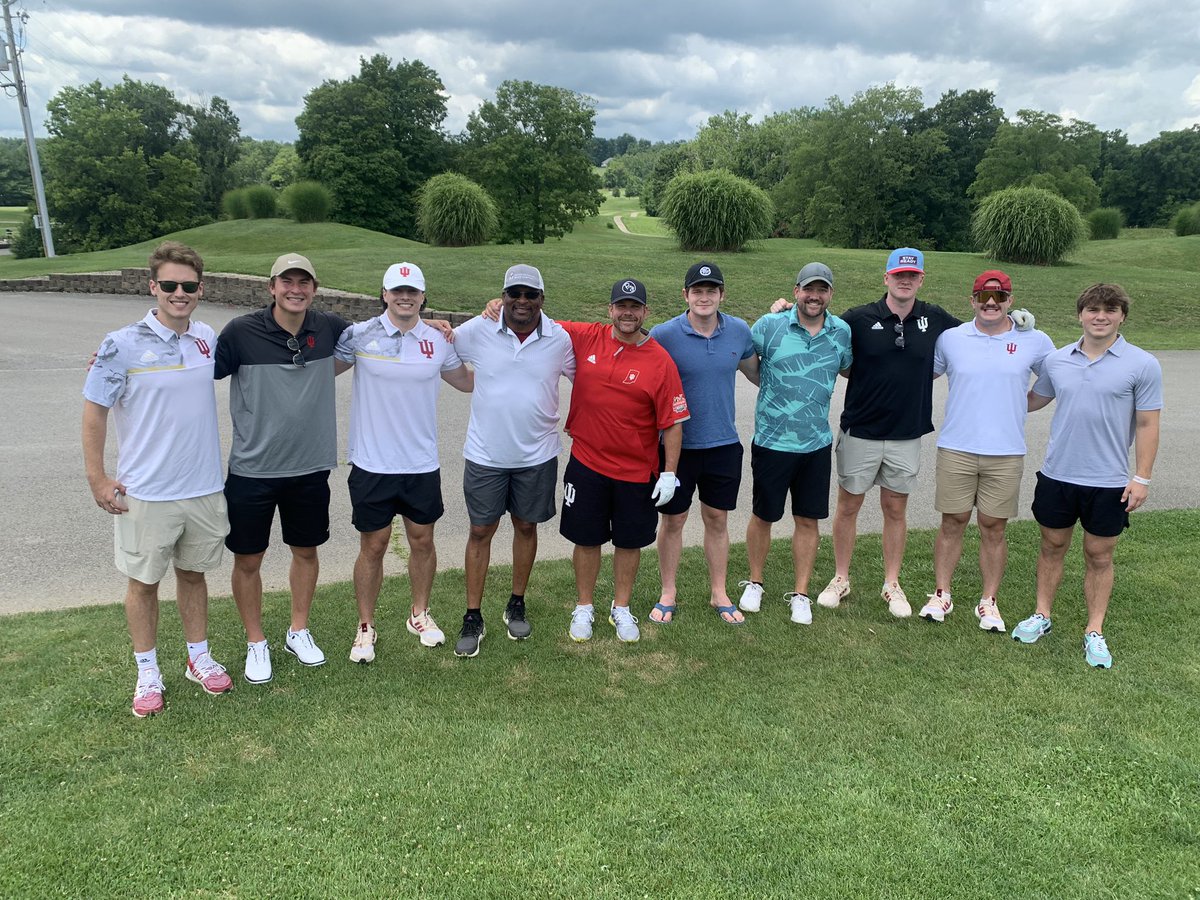 Great night on the links at the 3rd Annual Guys that Snap, Hold and Kick Footballs Golf Outing!! Let’s just say we’ll stick to the snapping, holding and kicking footballs for now!! A&E ⚪️🔴