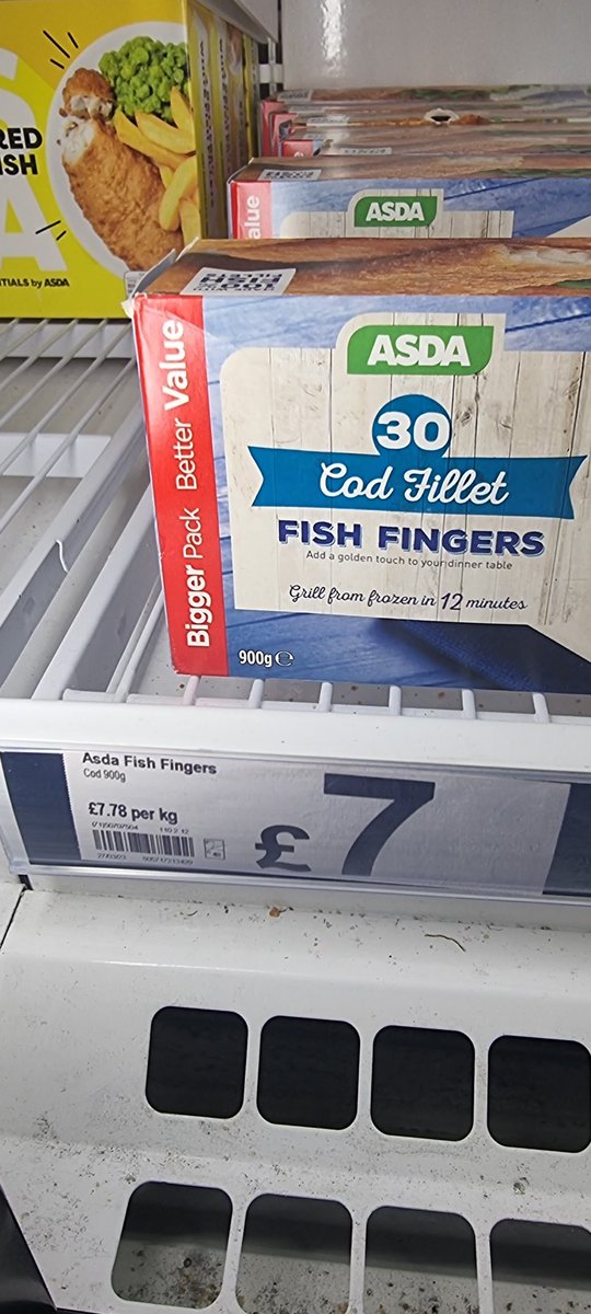 matpage's tweet photo. @AsdaServiceTeam How can you claim your "Bigger Pack" of 30 / 900g fish fingers is "Better Value" when three of the 10 / 300g packs are 40p cheaper....? Both pictures taken in your Washington Galleries store today. https://t.co/FvCp8w1ihA