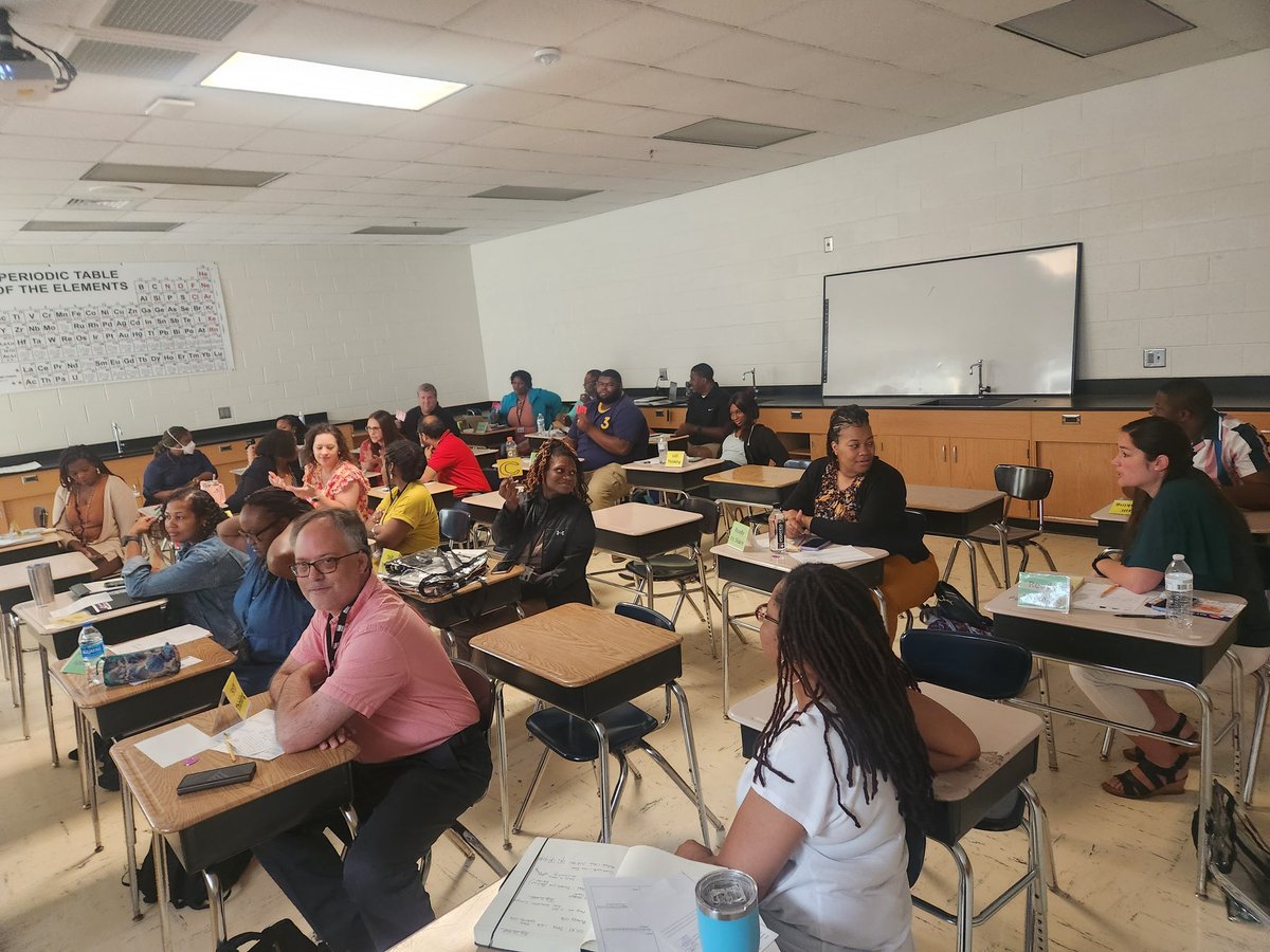 stacyrsalter's tweet photo. #EducatorsLaunch2023 Choice Day, 3 sessions of High Impact Instructional Strategies - Multiple Choice Hold-Up cards. Quick and easy way to check for understanding in the closing. #PreparedNewTeachers @HenryCountyBOE @Math_HCS #TotalParticipationTechniques https://t.co/2yvPpeox3Y