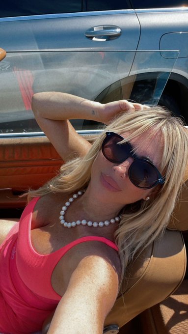 Today&rsquo;s the day! Meet me at 7 pm tonight at Barnes and Noble, The Grove, in Los Angeles! ❤️❤️❤️❤️ Come<a href="/tag/merch"class="tags"><span>#merch</span></a>