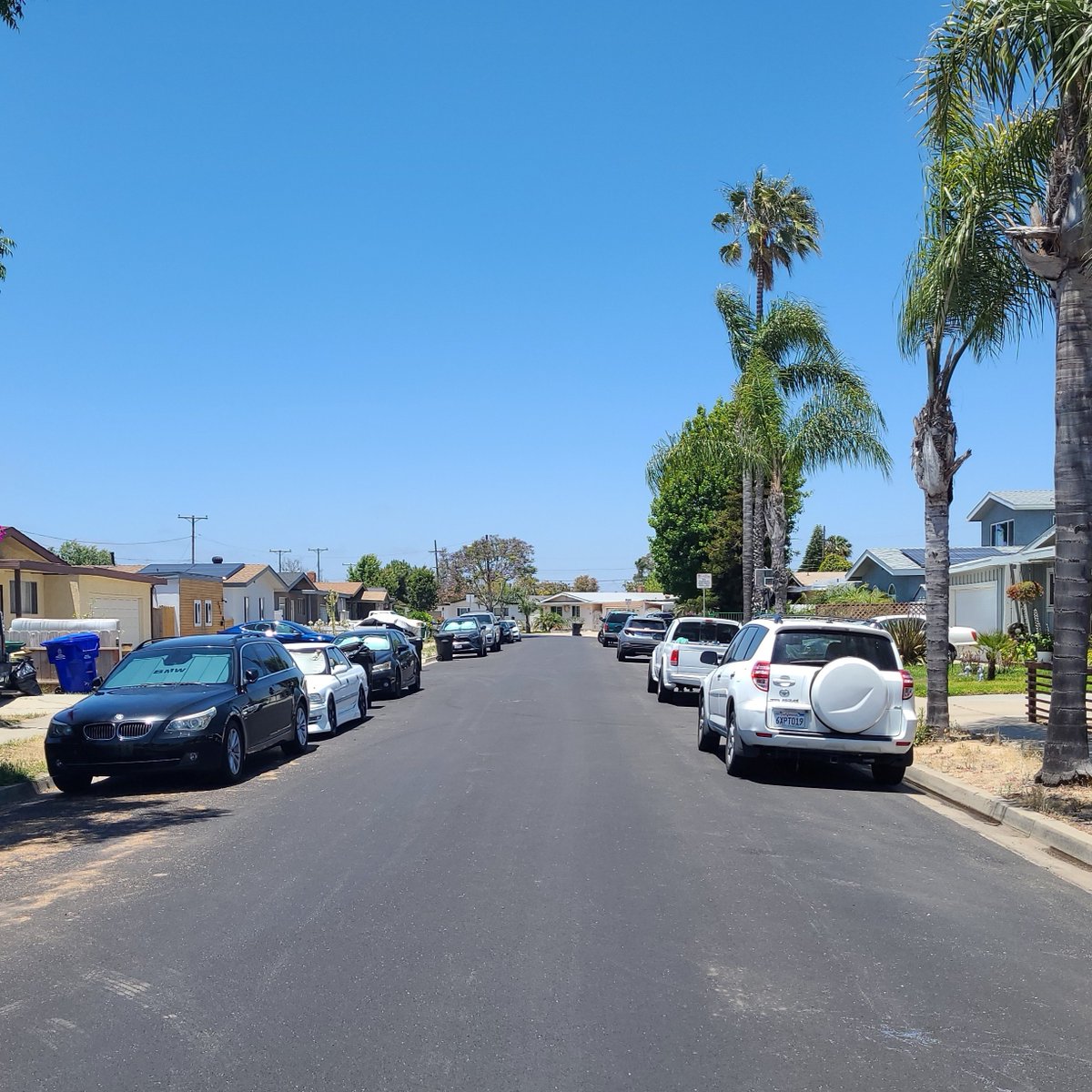CityofSanDiego's tweet photo. Ensign Street in Clairemont has just received the resurfacing treatment, thanks to the Asphalt Resurfacing Group 1901 project! The City is making tremendous efforts to improve streets across the city, providing safer and smoother infrastructure for all of us. #FridayRoadFix 🙌 https://t.co/jZvgEaRRSW