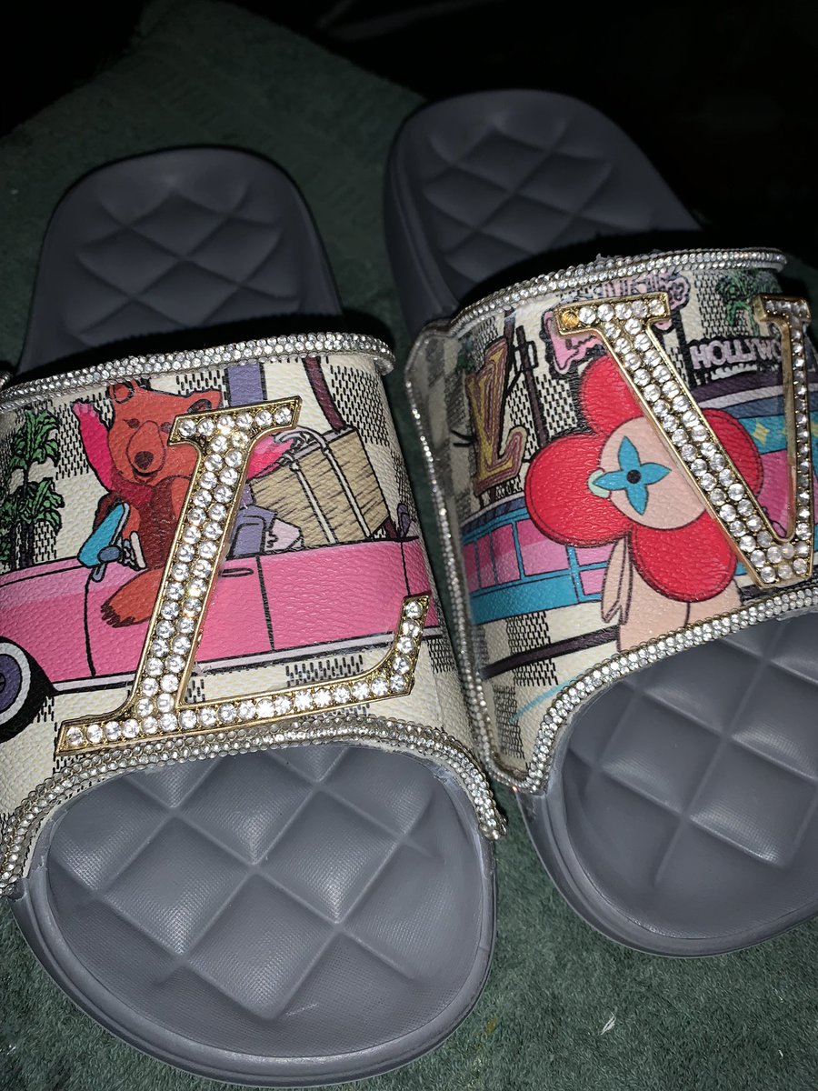 TataMadeCustoms's tweet photo. Louie V 💎💎 custom slides https://t.co/UFJiRitdxe