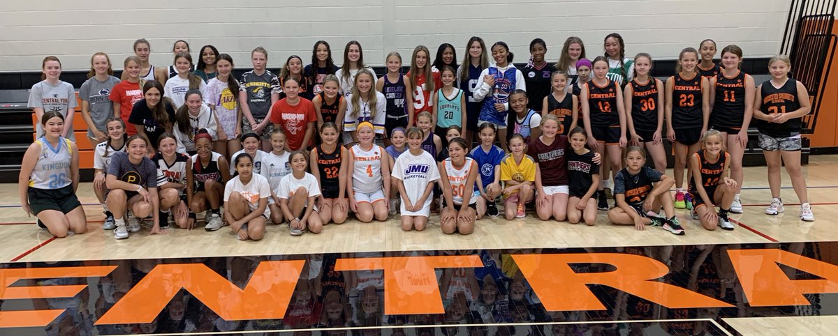 IrelyndLong24's tweet photo. CY Girls Basketball Youth Camp 2023! Had lots of fun coaching with my teammates this week 🏀🧡 https://t.co/d4LSyMtbcO