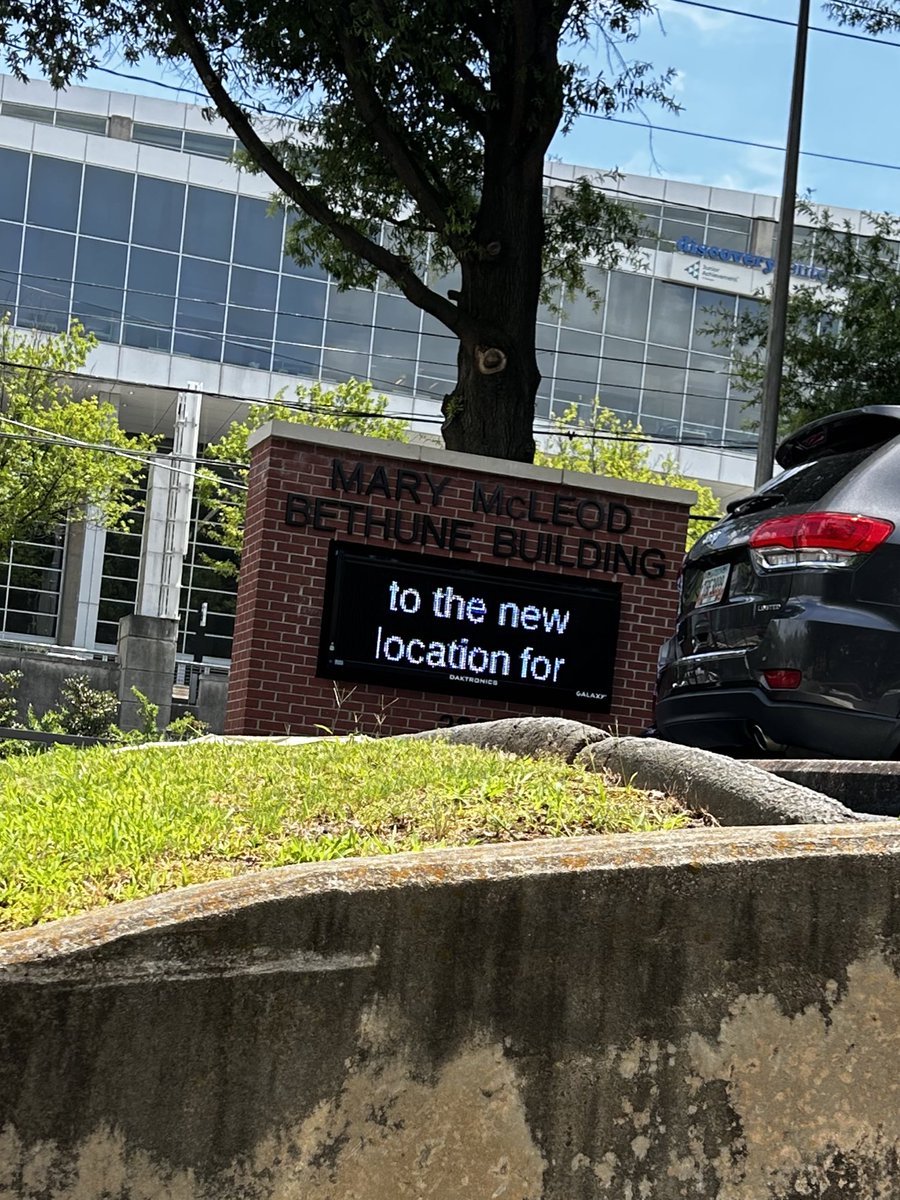 CostonCharice's tweet photo. In preparation for tomorrowβs #APSBacktoSchoolBash I had to go back to where I started my career in #AtlantaPublicSchools in 2006- Dr. Mary McLeod Bethune Elementary! β₯οΈπ€ https://t.co/5jqGVOzN4z