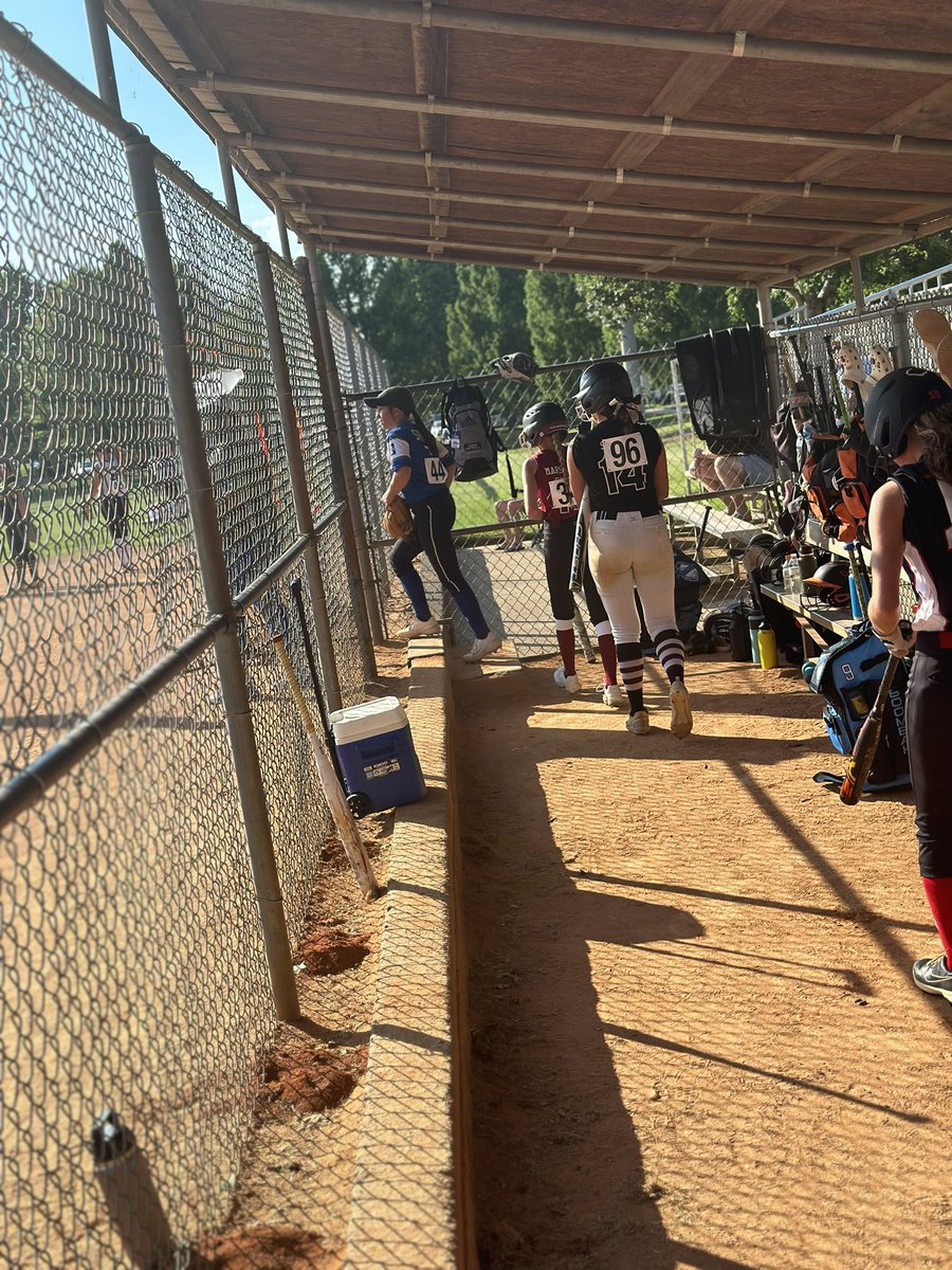 Knockouts_Cole's tweet photo. Our first annual Knockouts Camp had a great turnout of players and college coaches! 💙💛🥎 https://t.co/BfQgpXsPCj