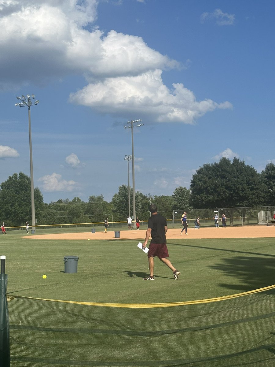 Knockouts_Cole's tweet photo. Our first annual Knockouts Camp had a great turnout of players and college coaches! 💙💛🥎 https://t.co/BfQgpXsPCj